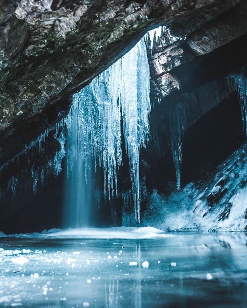 Donut Falls Winter Freeze