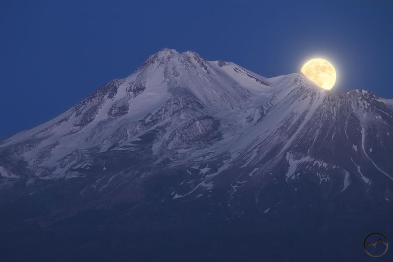 Mount Shasta Moonlight Snowshoe Trek – Mount Shasta