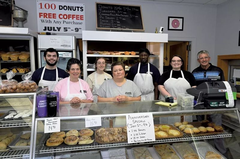 Jones' Donuts & Bakery in Rutland