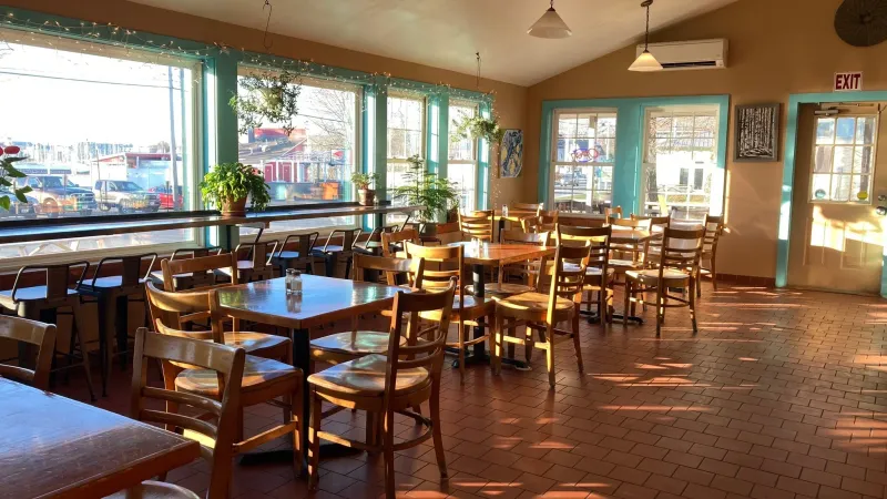 Hole In the Wall Bagels Inc – Kennebunk