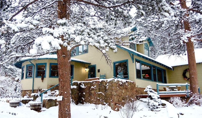Romantic RiverSong Inn - Estes Park