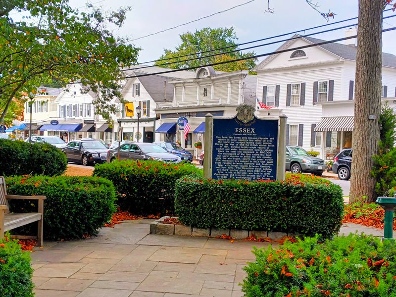 Lack of Traditional Center