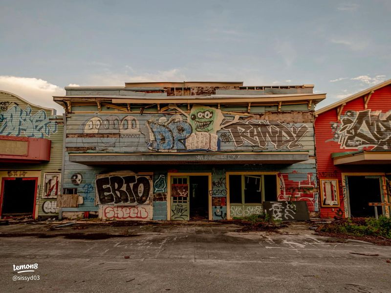 Photographers Drawn to Its Decaying Beauty