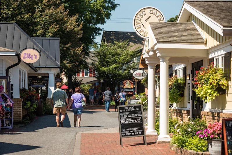 Entering Amish Businesses With Courtesy