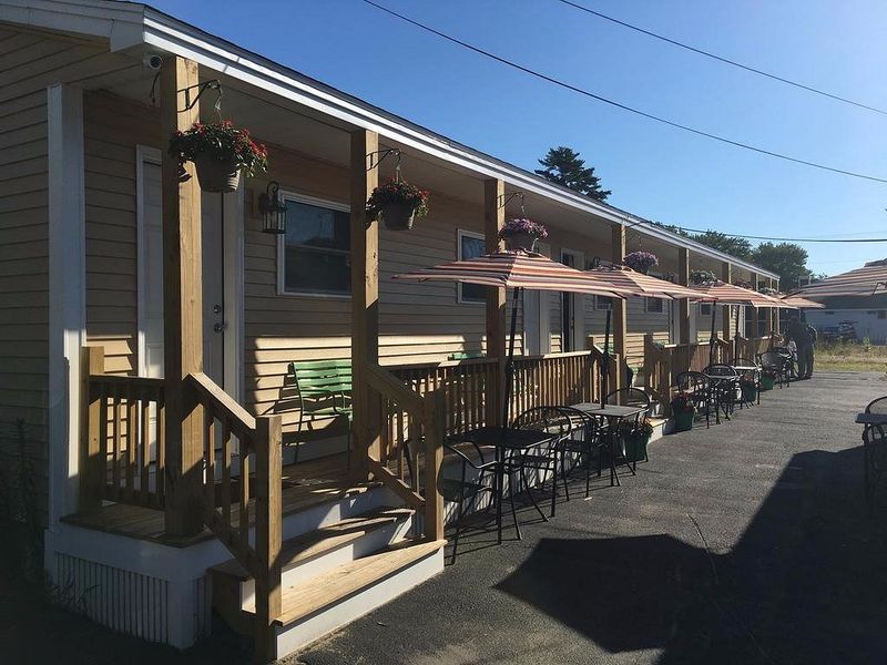 A Visual Time Capsule of Midcentury Seaside Style