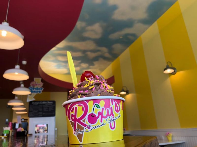 Roxy’s Ice Cream Social and Its Cheerful Neighborhood Feel