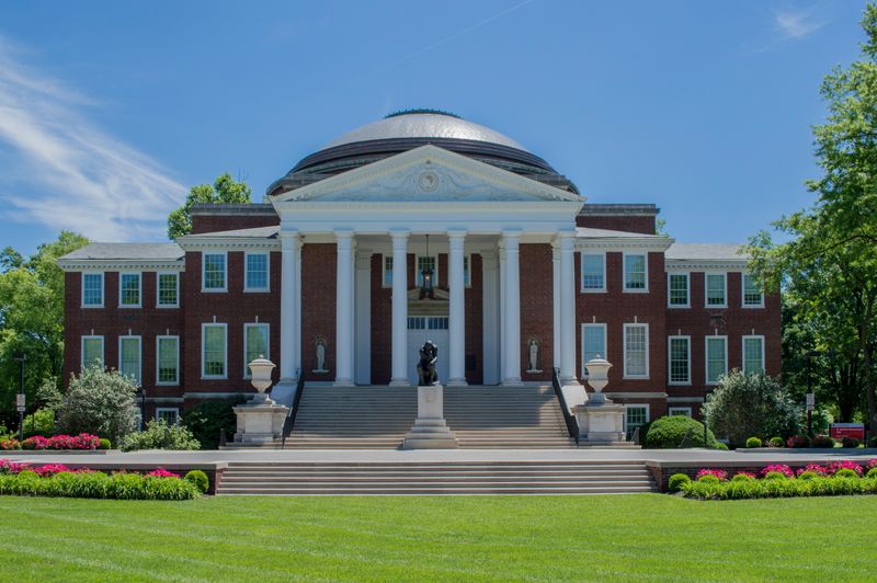 Versailles’ Courthouse Square