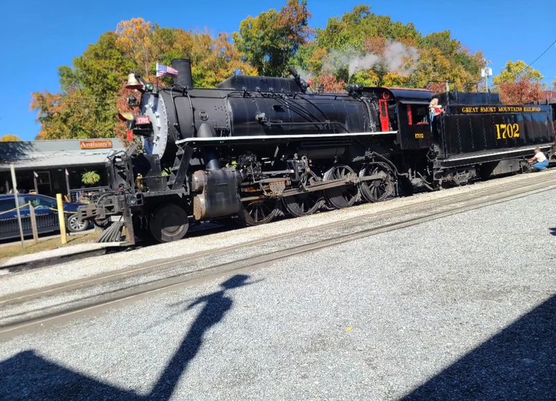 Narration, Guides, and Rail History