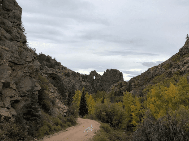 Shelf Road’s Airy Ledge Driving