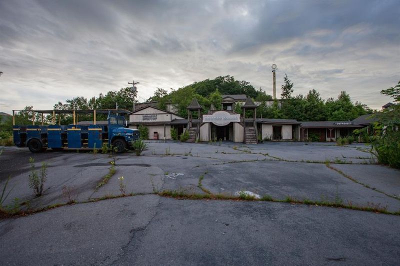 No Official Oversight