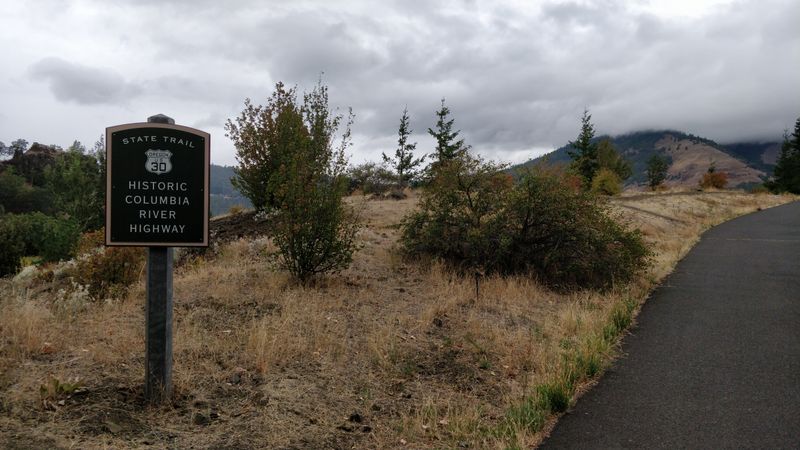 Historic Columbia River Highway state trail segment