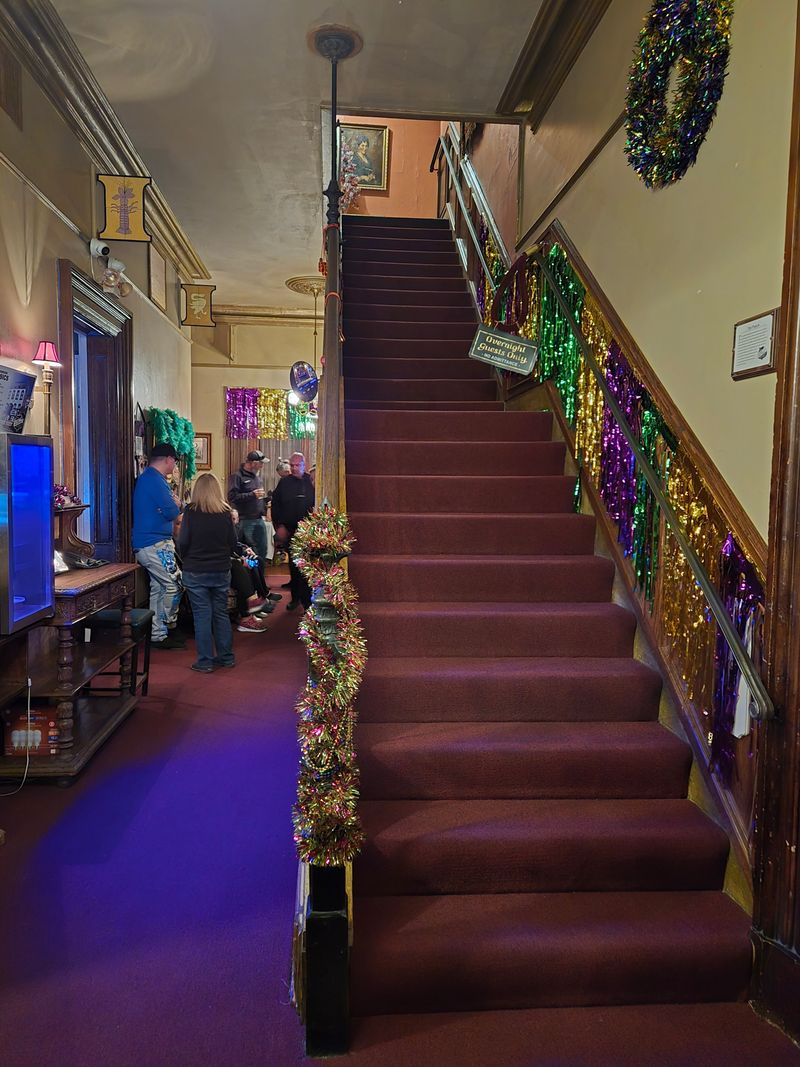 How Travelers Tour the Mansion and Experience Its Atmosphere