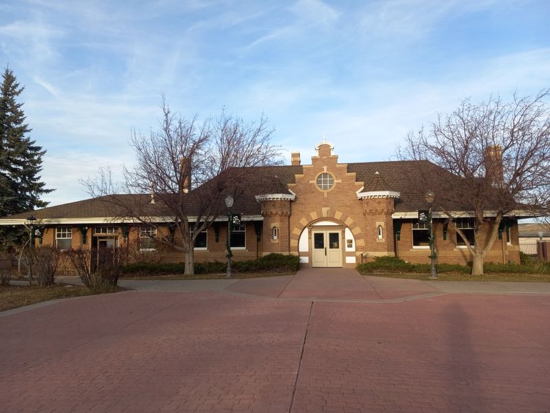 Evanston: Depot Square