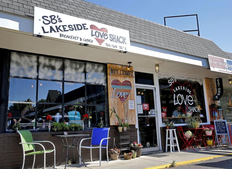 SB's Lakeside Love Shack