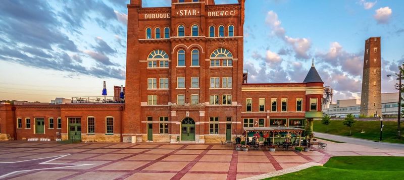 Stone Cliff Winery (Dubuque, IA)