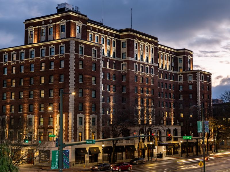 A Setting That Blends Past and Present