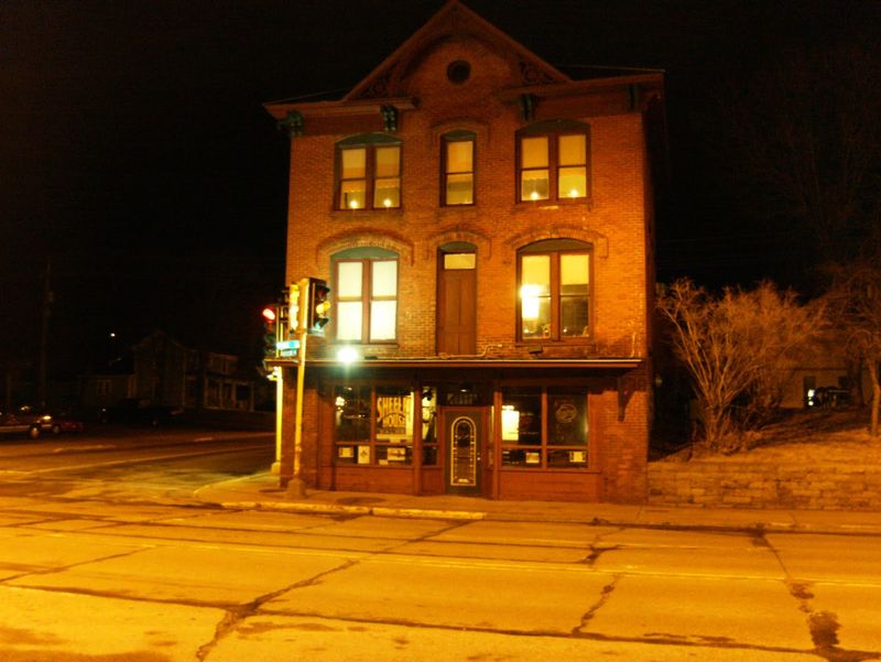 Dining Rooms That Keep Their Own Time