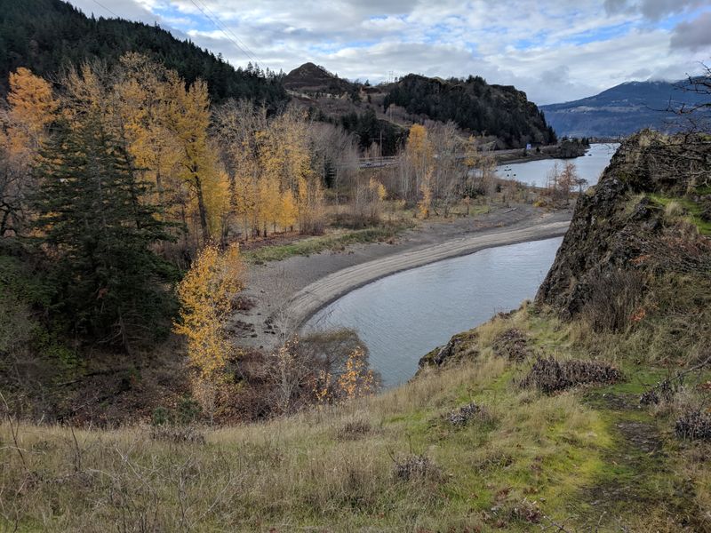 Pocket beaches on the Columbia River