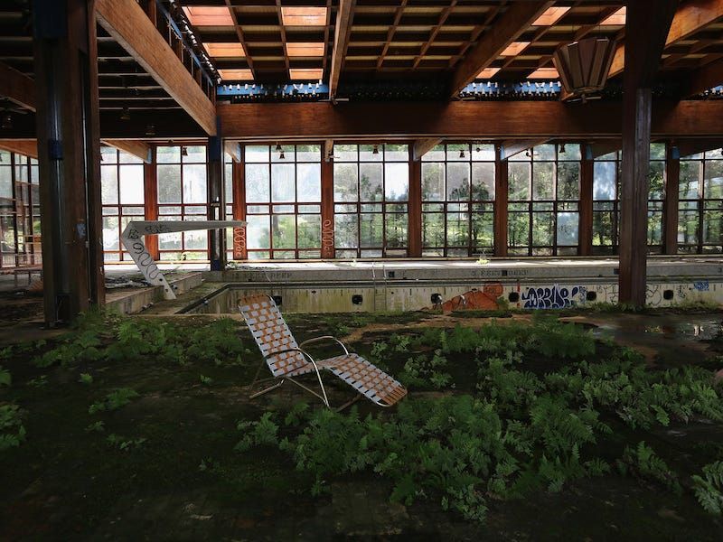 Decay of Modern Objects