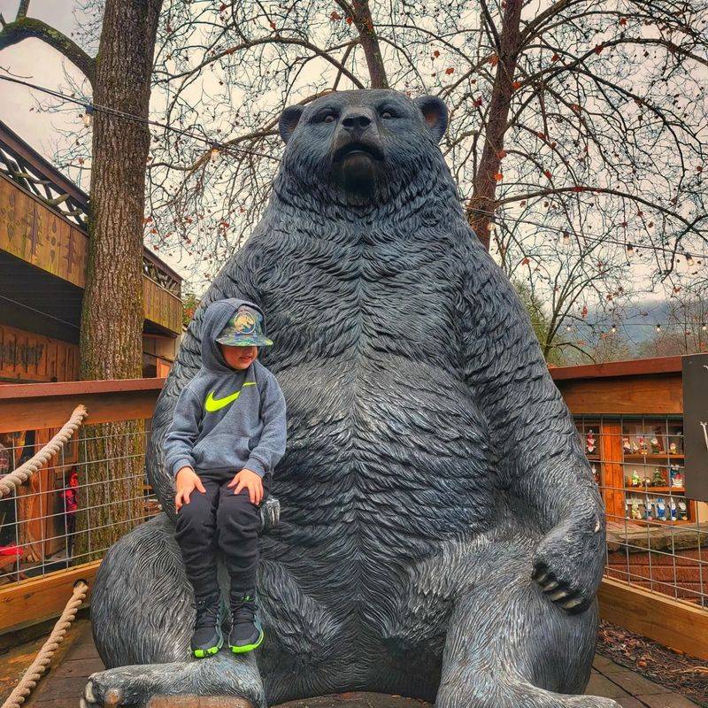 Family Moments That Happen Naturally in This Playful Setting