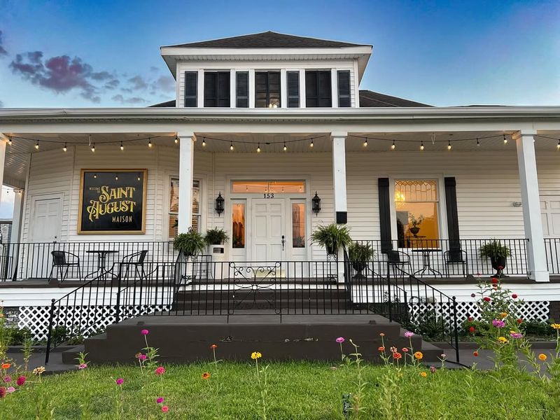 Slidell: Jazz Nights at Saint August Maison