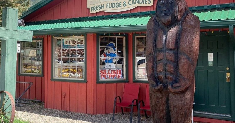The Candy Crate and Candy Mountain Fudge: Red River