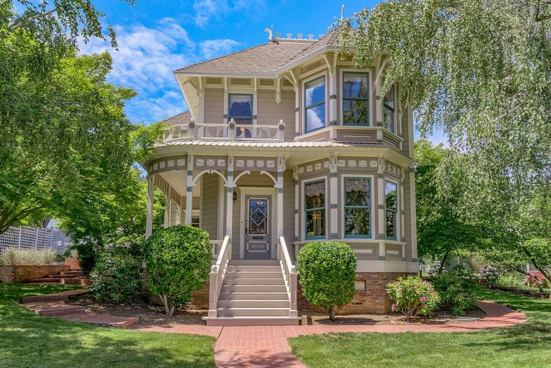 Victorian Pickets and Porch Culture