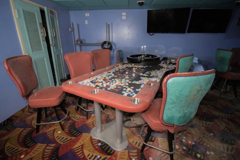 Card Tables Where Decks Shuffle Themselves