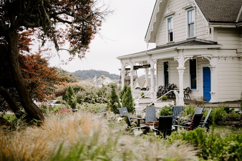 Innkeepers Who Maintain the Town’s Old Bones
