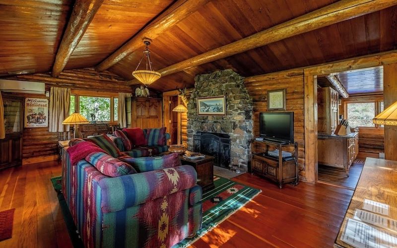 Absaroka Creekside Retreat, near Wapiti