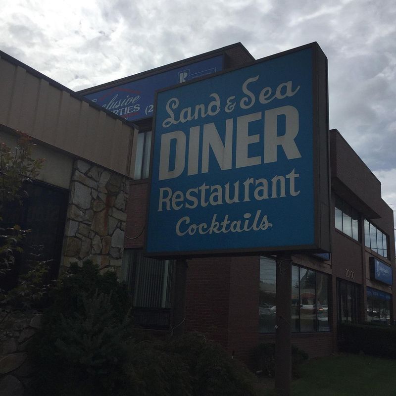 Land & Sea Restaurant: Fair Lawn