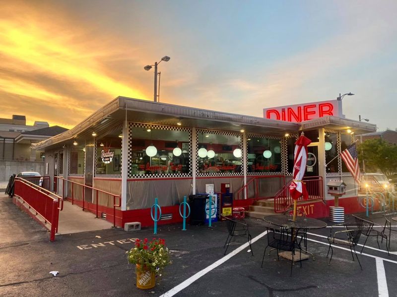 Broadway Diner, Columbia