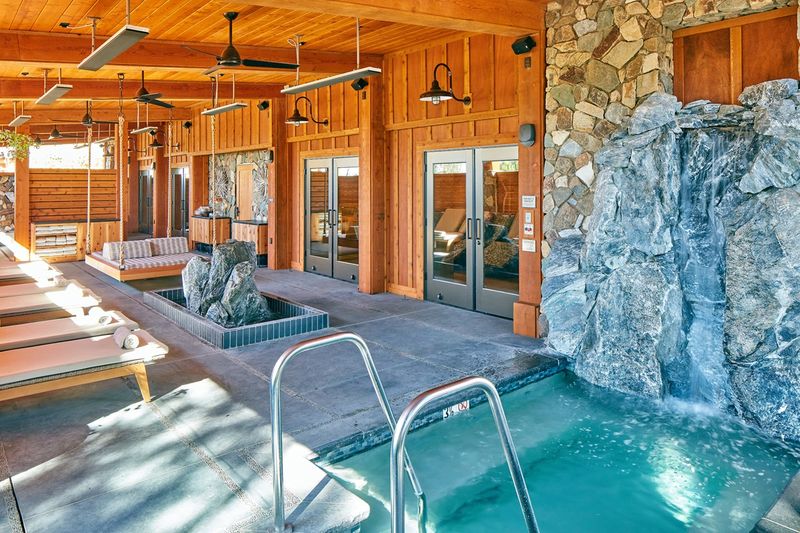 Rush Creek Lodge and Spa at Yosemite