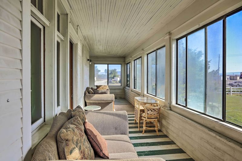 Bighorn Canyon Overlook Cabin, north of Lovell