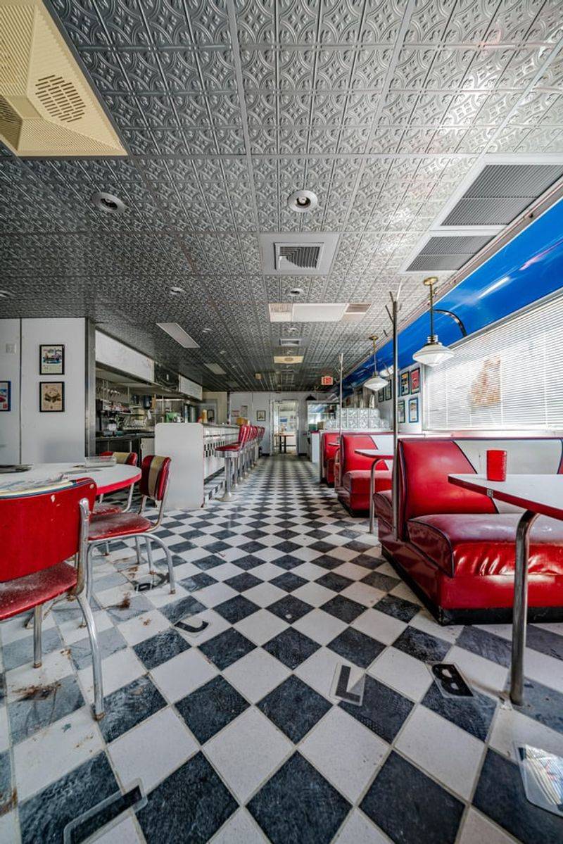 A Sudden Shift That Left the Diner Silent