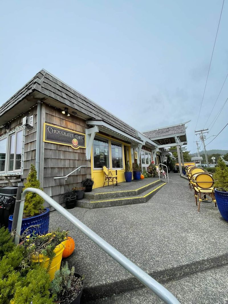 Fresh Coastal Eats and Cafes