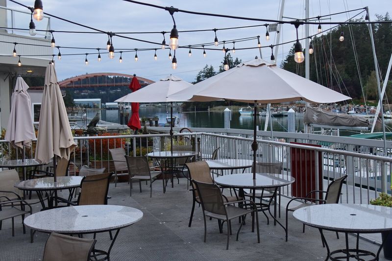 A Dockside Table Worth the Wait