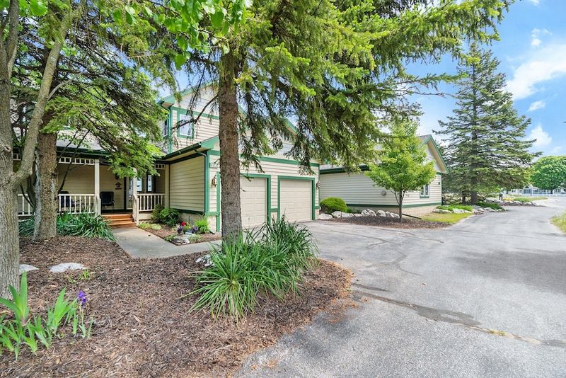 The Surprisingly Private Community Vibe