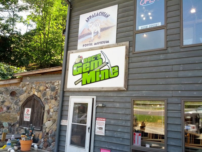 Doc's Rocks Gem Mine and Candy (Blowing Rock)