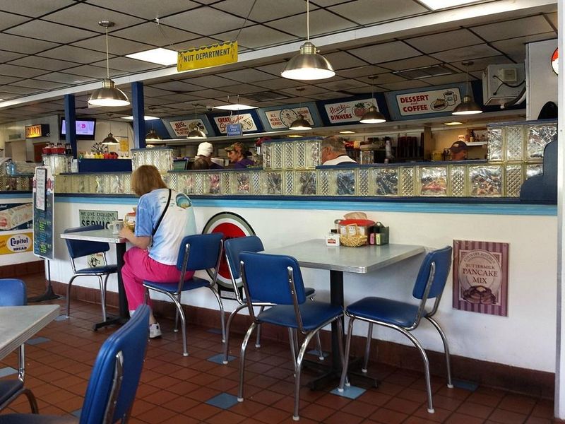 Dot’s Diner in Metairie