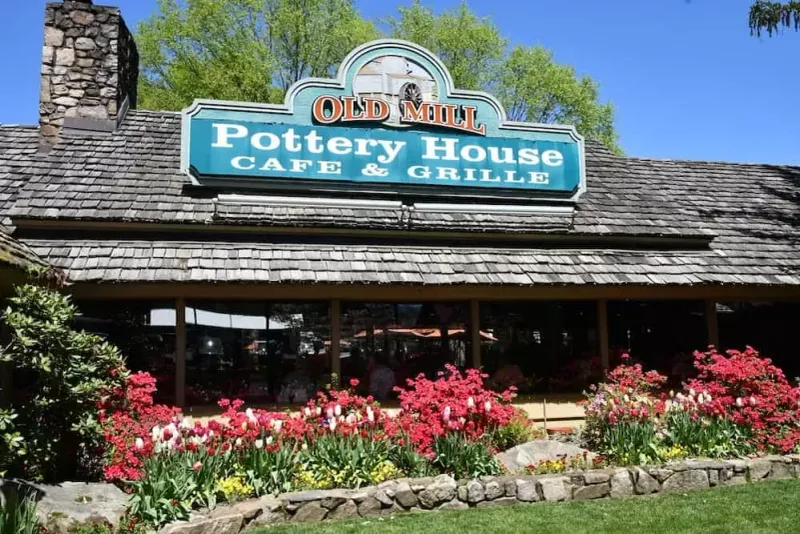 The Old Mill Pottery House Café & Grille, Pigeon Forge
