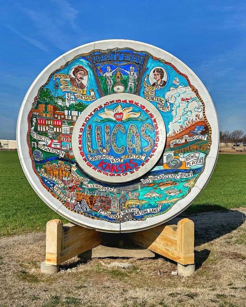 World's Largest Souvenir Travel Plate