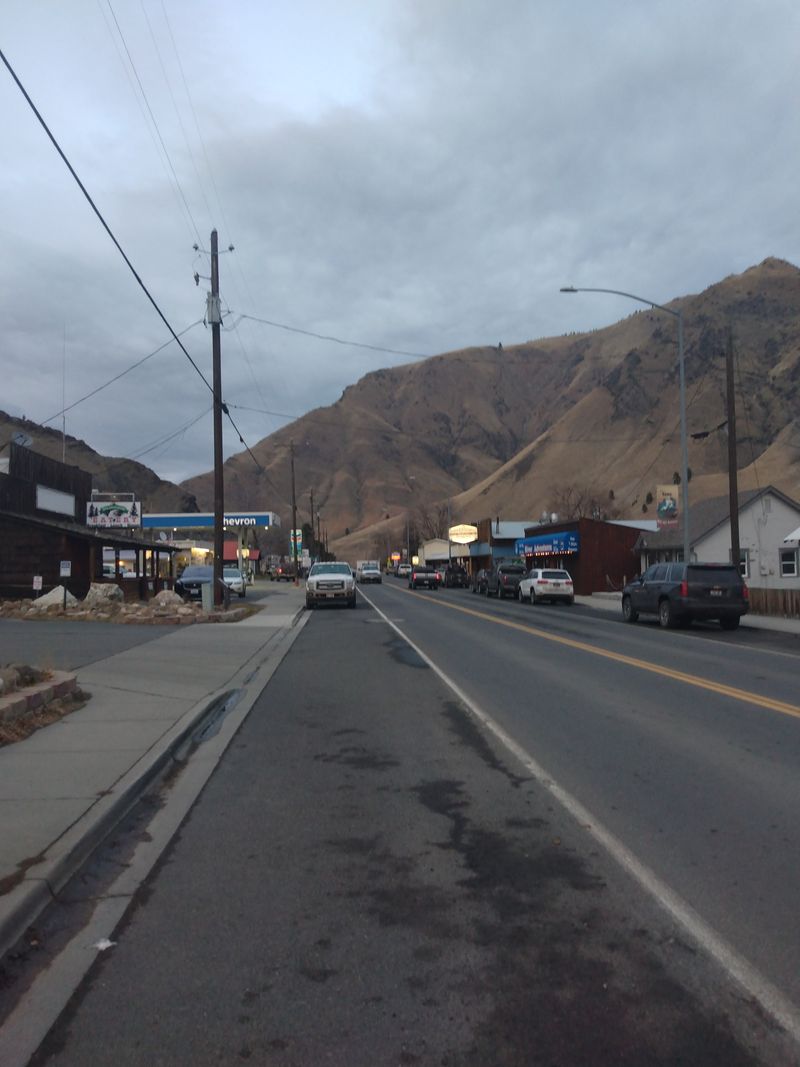 A City Built on a Ledge: The Cliffside Cabin Lifestyle