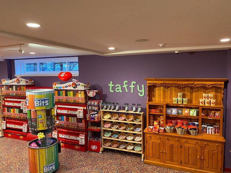 Roger's Bulk Candy & Ice Cream (Eastpointe, MI)