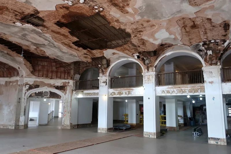 Frozen Glamour of the Roaring Twenties