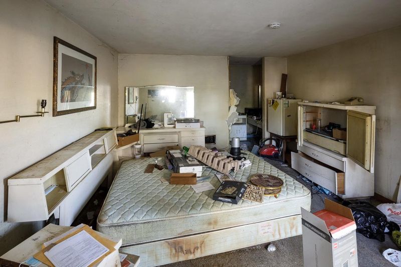 Visible Signs of Sudden Abandonment