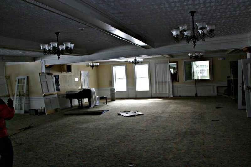 Four Hundred Empty Rooms
