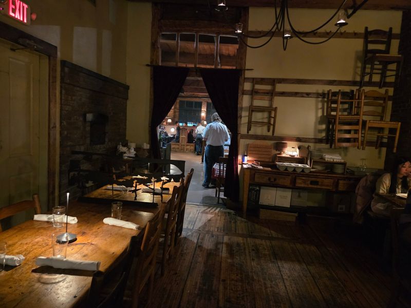 Rustic Atmosphere With Refined Service