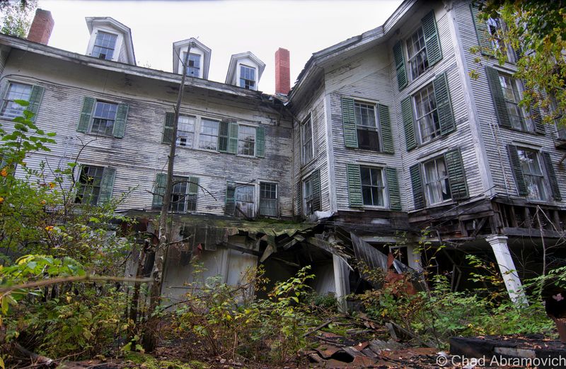 A Lodge That Time Tried to Forget