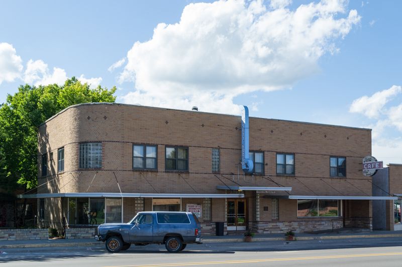 A Mid-Century Motel with Cattle Country Roots